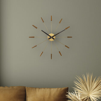 NeXtime NE-2610BR Grote Wandklok - 58cm - Stille Klok -Walnoot Hout - &quot;Plug-Inn&quot;