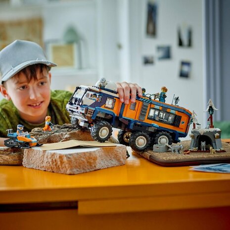 Lego City 60471 Exploration Laboratoriumtruck op de Noordpool